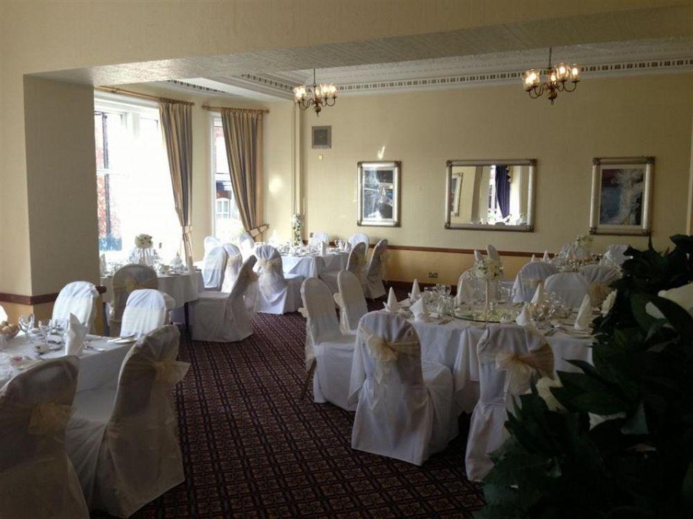 Alma Lodge Hotel Stockport Esterno foto