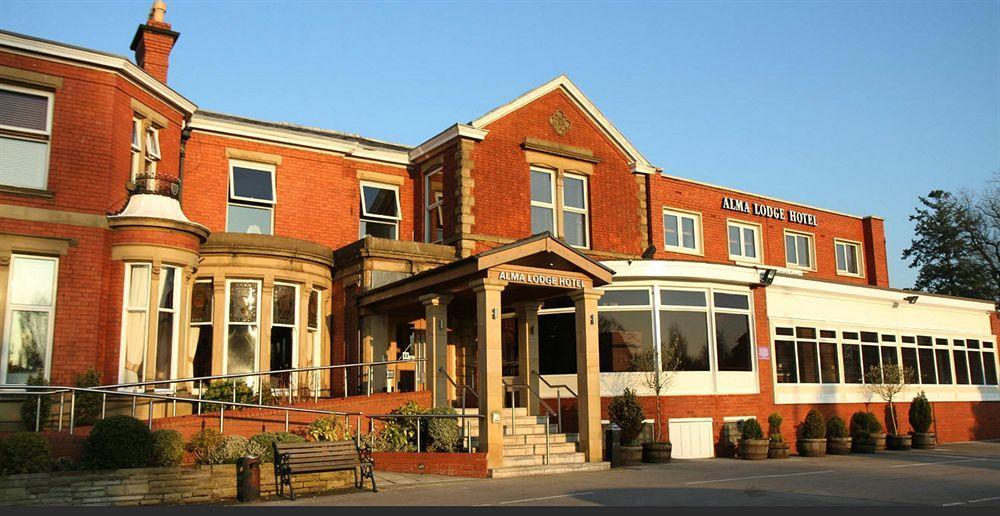 Alma Lodge Hotel Stockport Esterno foto
