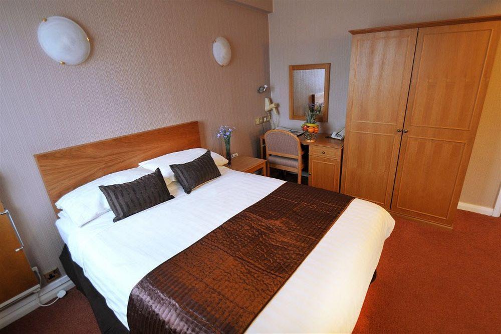 Alma Lodge Hotel Stockport Esterno foto
