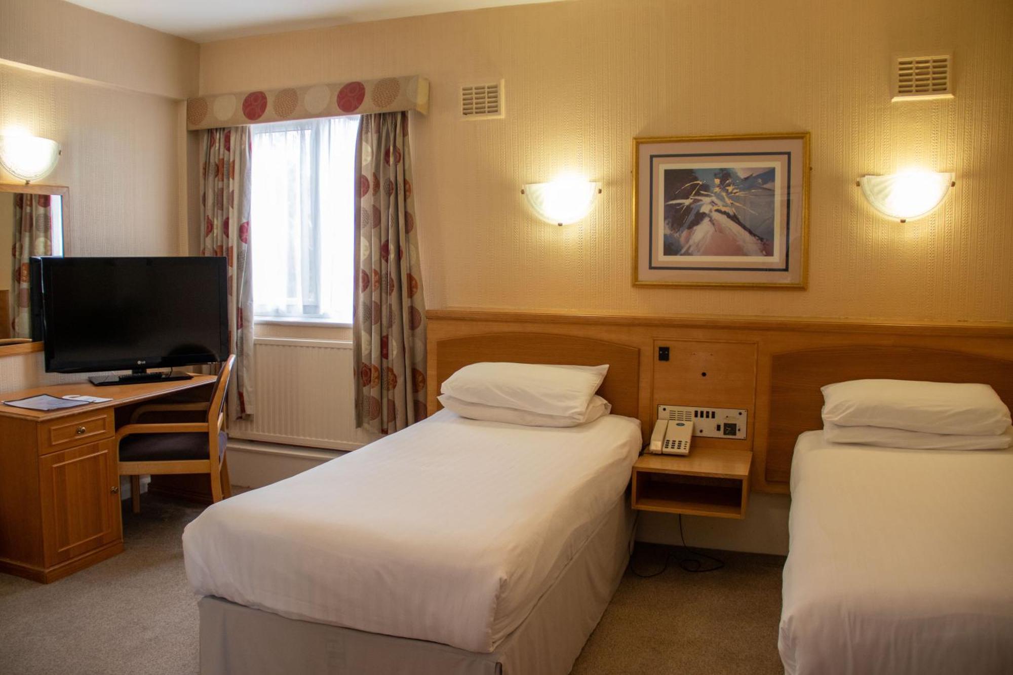 Alma Lodge Hotel Stockport Esterno foto