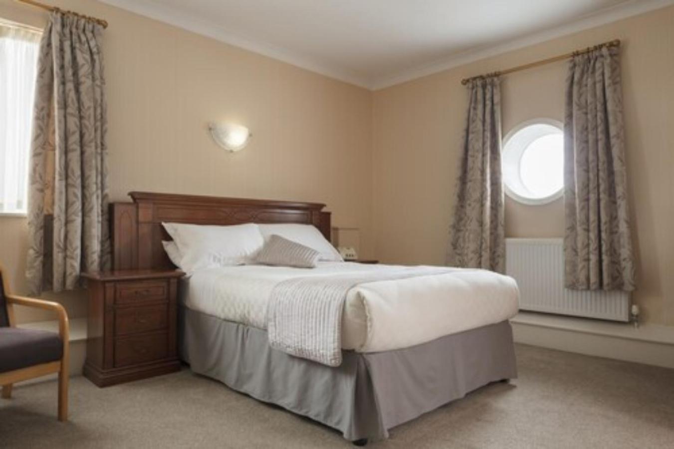 Alma Lodge Hotel Stockport Esterno foto