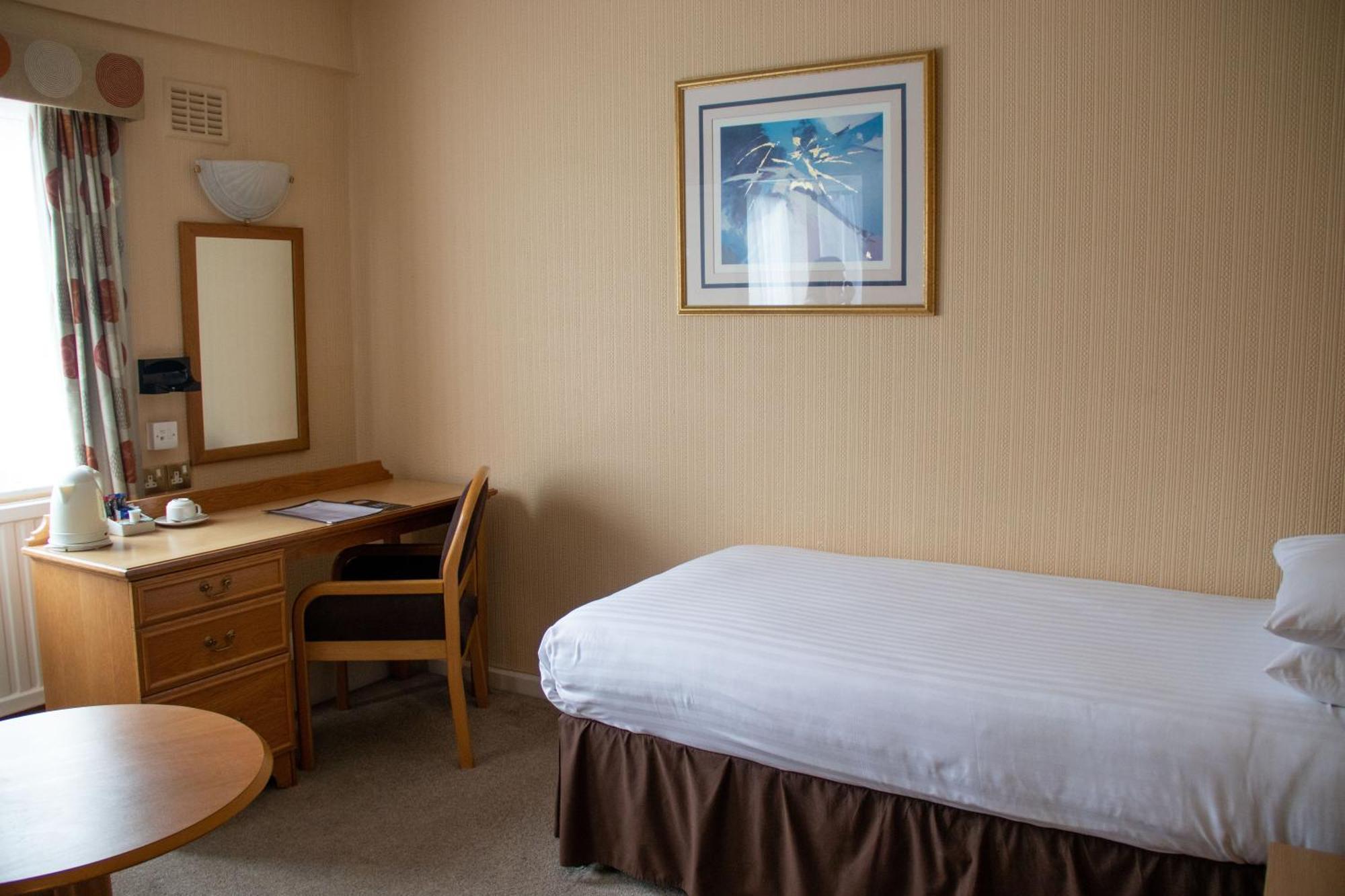 Alma Lodge Hotel Stockport Esterno foto