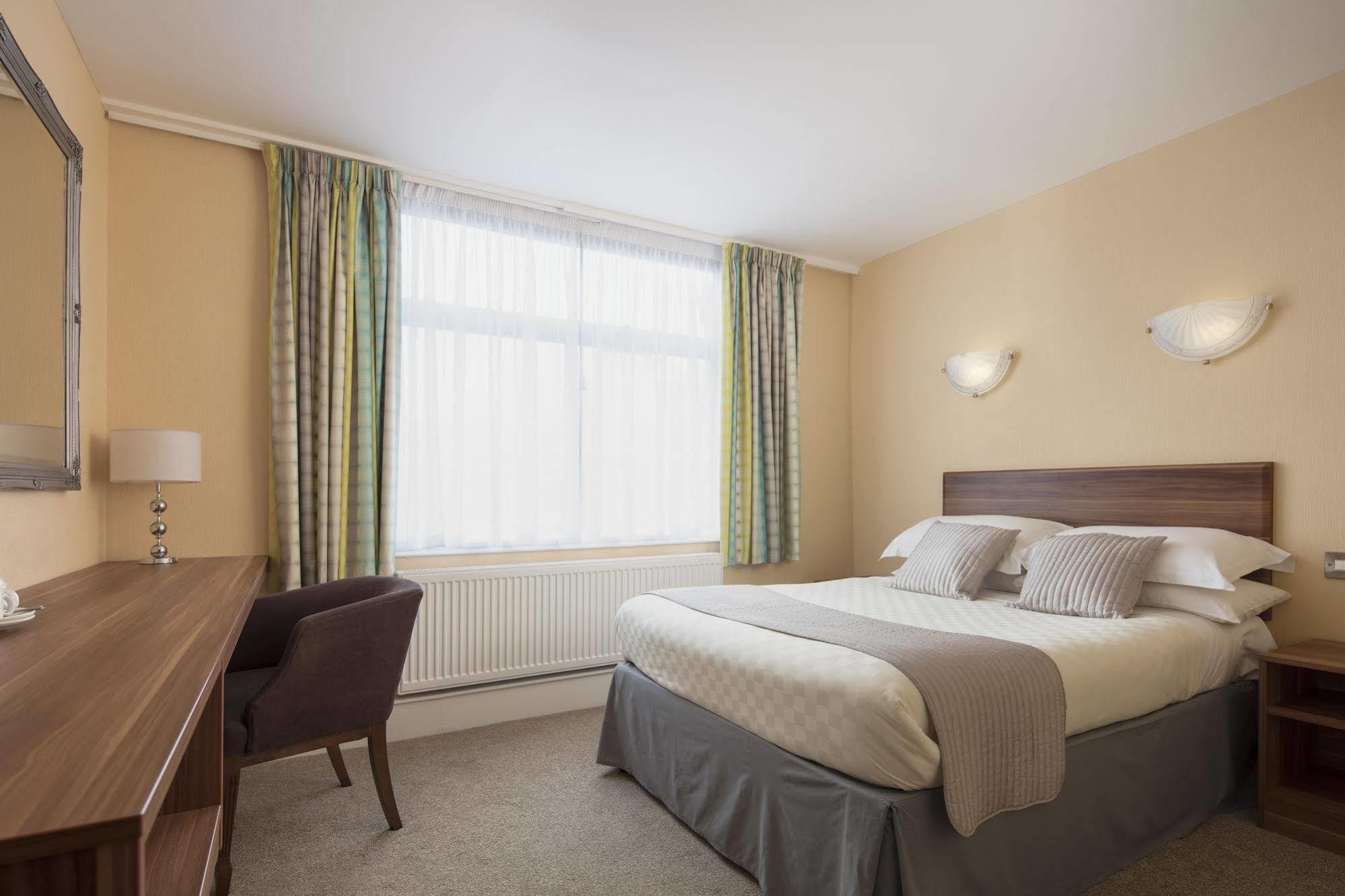 Alma Lodge Hotel Stockport Esterno foto