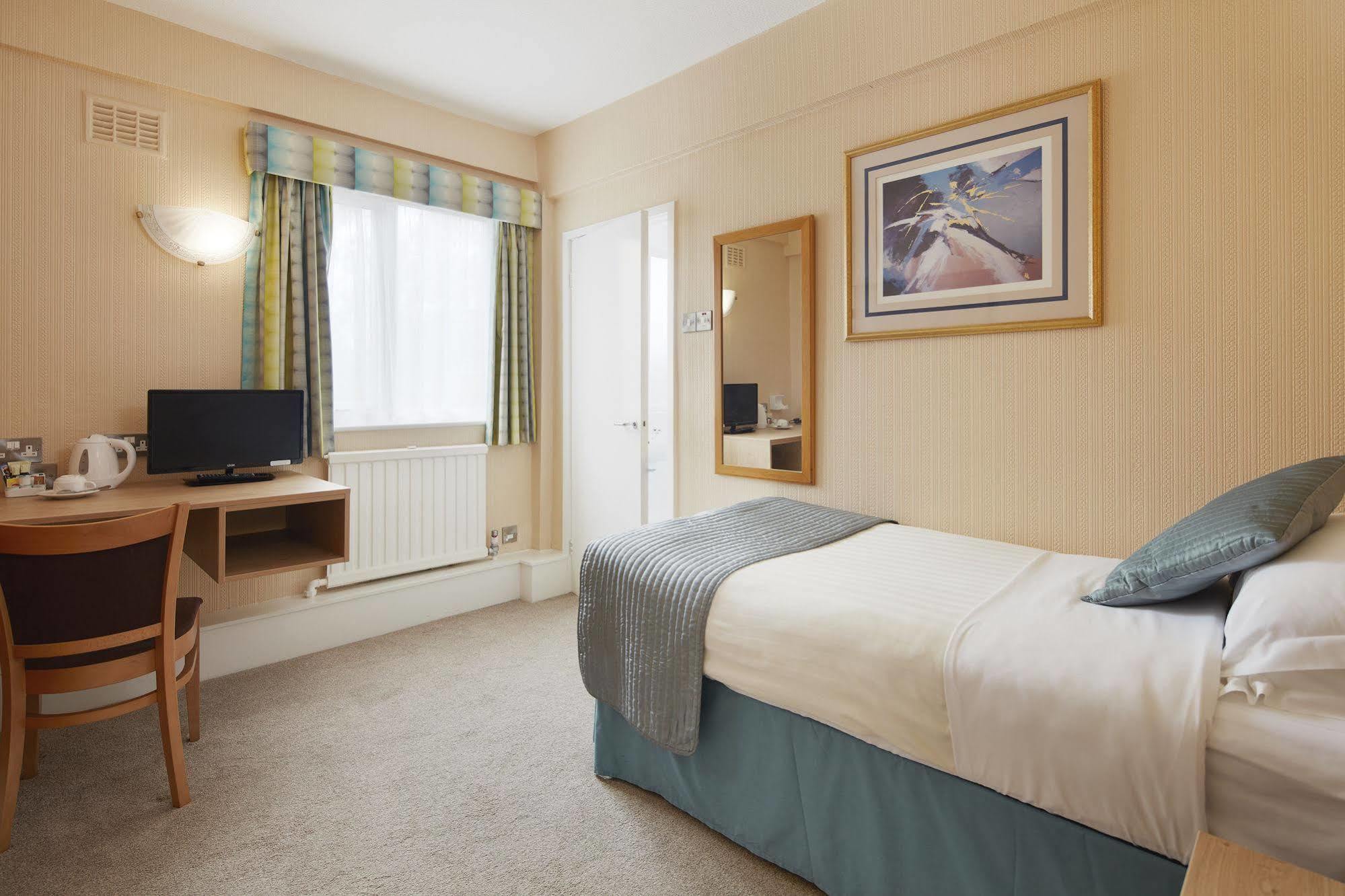 Alma Lodge Hotel Stockport Esterno foto